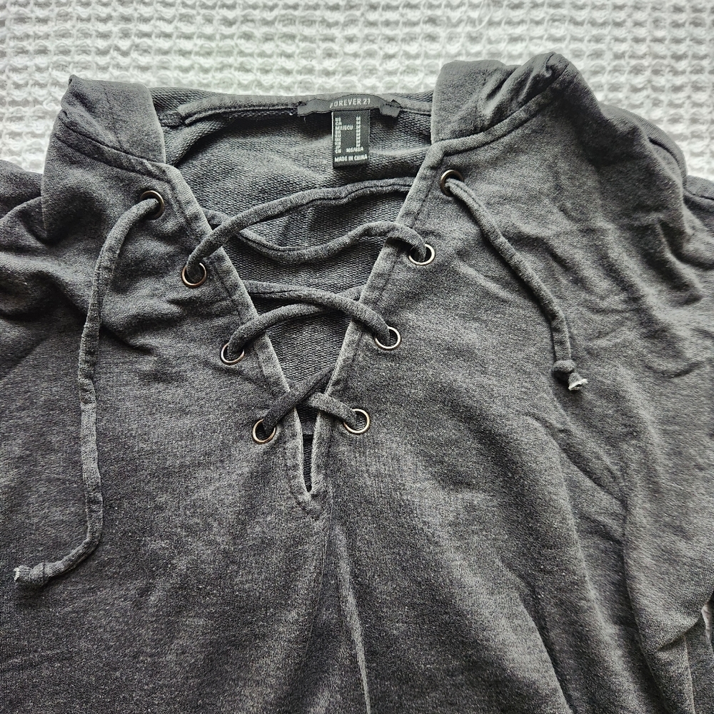 gray cross tie with hood
